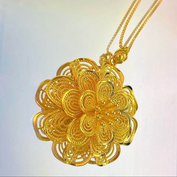 Large Rose Charm Necklace - Picture 4 of 10